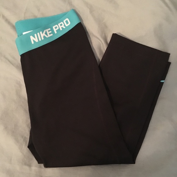 Nike Pro Crop Leggings - Picture 1 of 4